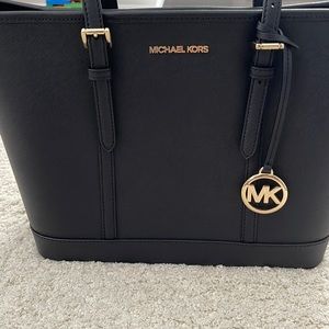 BRAND NEW! MK BAG Never been used. Taken care of. Zero tears, rips or stains.